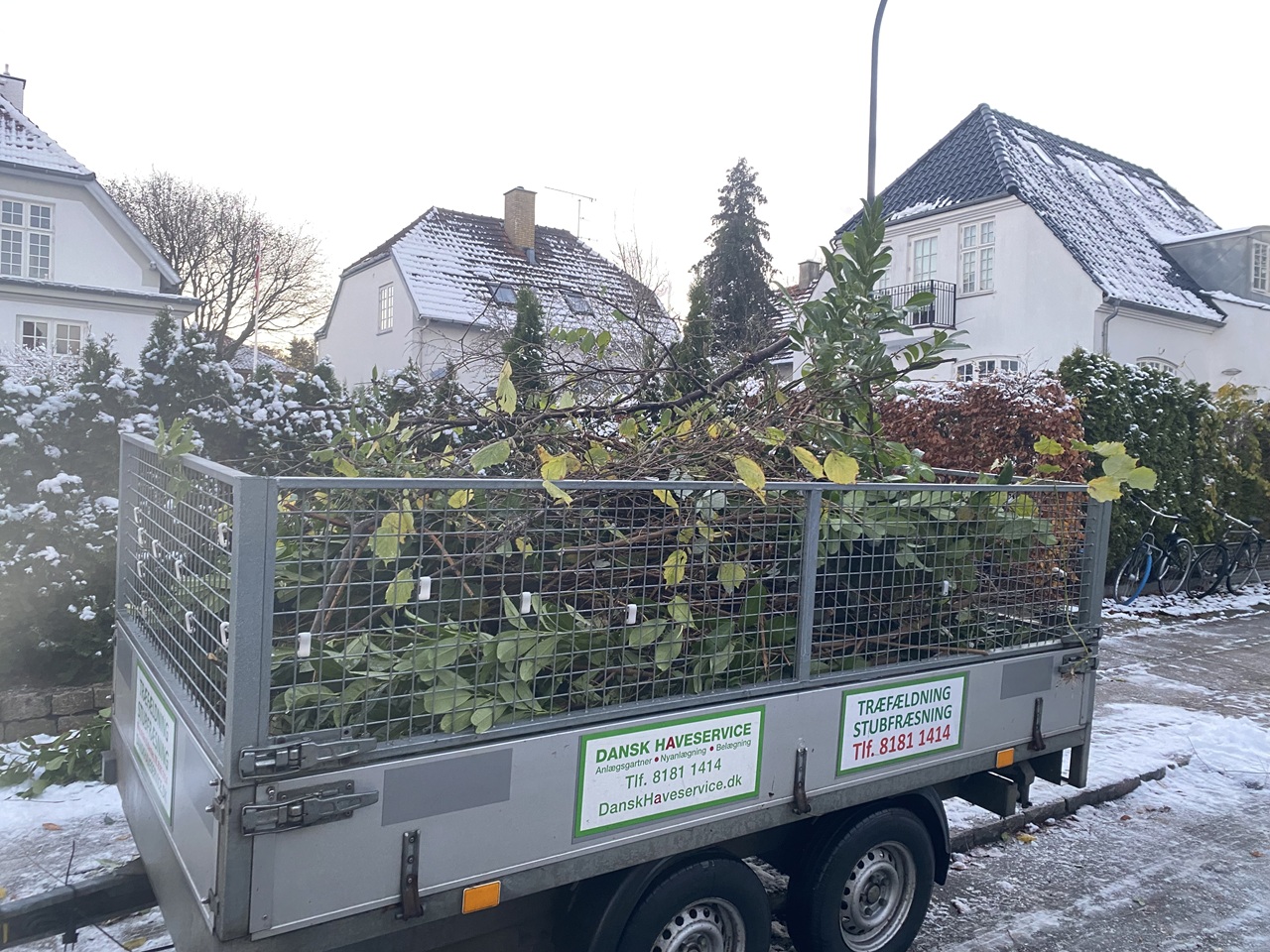 trailer-fuld-af-haveaffald-efter-haveservice-hellerup