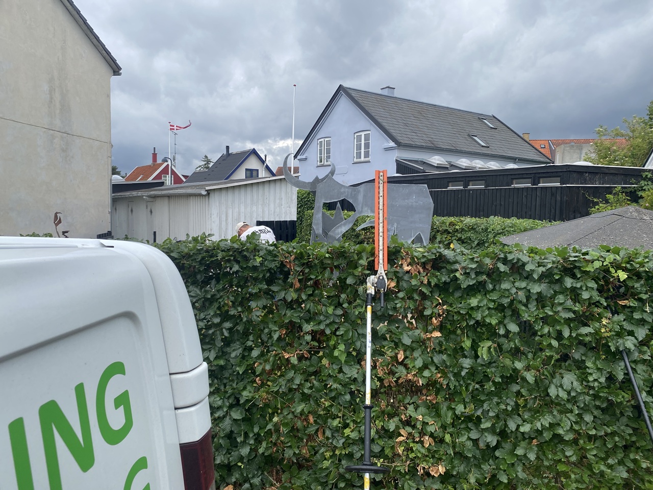 gartner-til-haekkeklipning-i-charlottenlund-haek-efter-professionel-klipning--2025-06-23-13.59.00