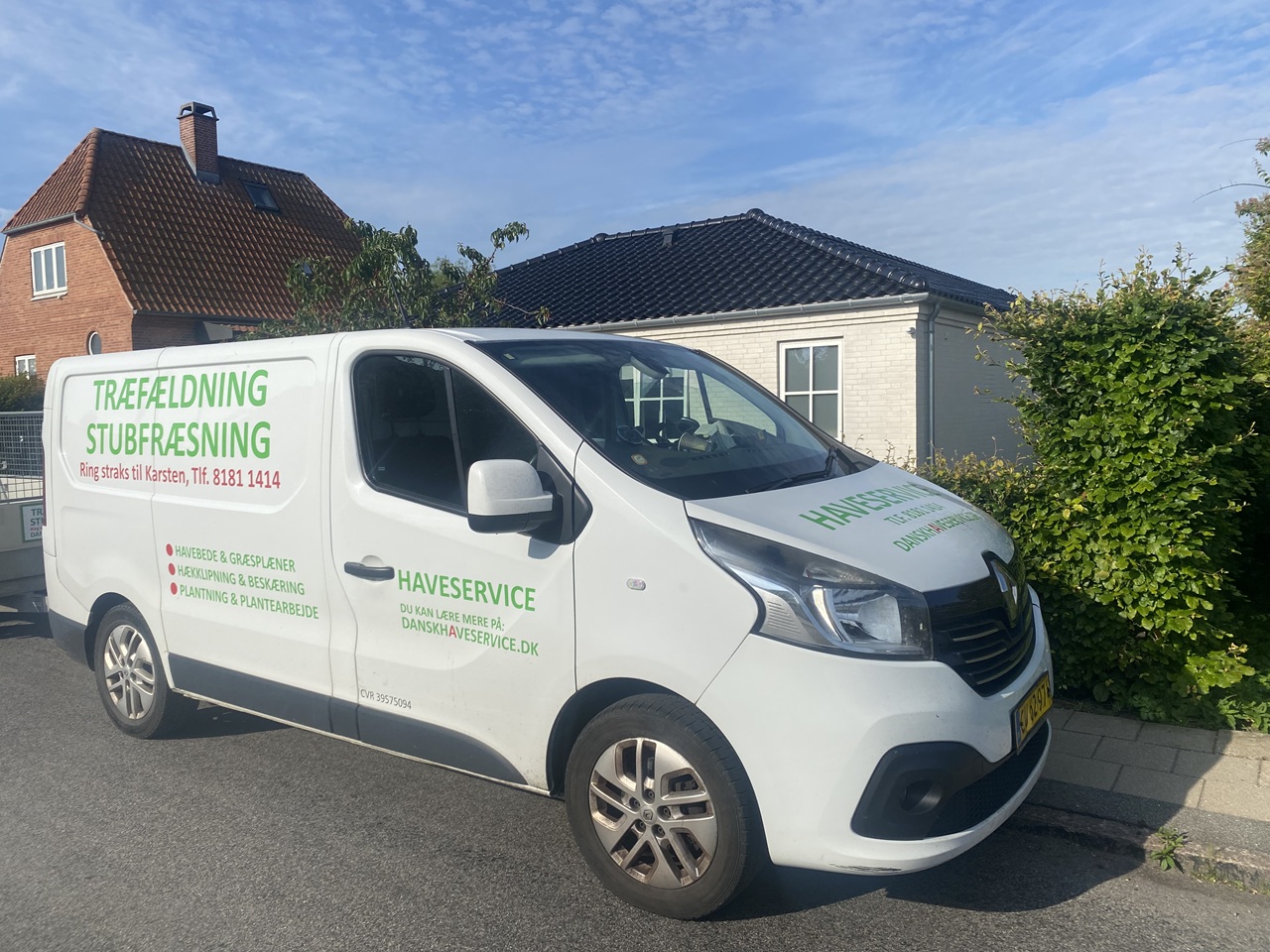 klipning-af-haek-broendby-bil-med-professionelt-vaerktoej--1 2025-06-23 08.12.47