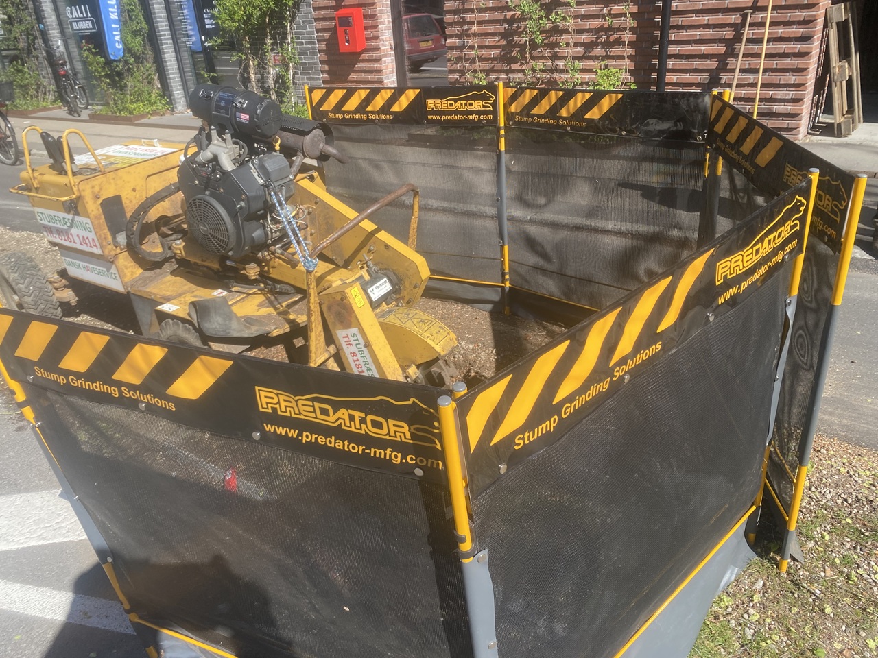 stubfraeser-arbejder-i-trafikeret-njalsgade-paa-islands-brygge-med-fuldt-sikkerhedsudstyr--1-2025-05-05-10.18.28