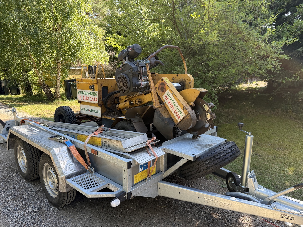 stubfraesning-hoejby-lyng-stubfraeser-sikret-paa-trailer-2026-07-21 16.27.51